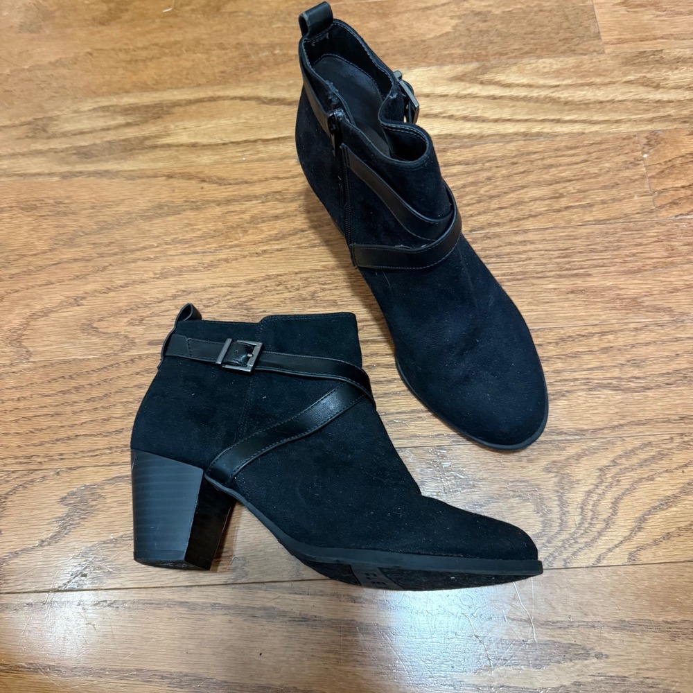 Life Stride Flex Womens Size 7 Black Suede Buckle Strap Block Heel‎ Ankle Boots